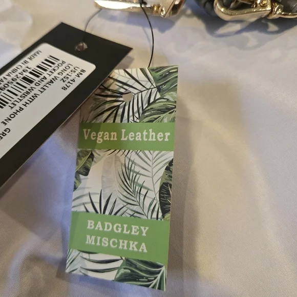 NWT Badgley Mischka Grey Long Wallet with Phone Pocket and Wristlet - Picture 7 of 8